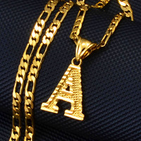 Collier tendance en laiton plaqué or avec chaîne à maillons et pendentif cubain style punk 26 lettres de l'alphabet pour couple, idéal pour les soirées