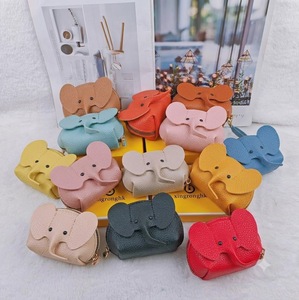 Porte-monnaie créatif en cuir pour femme avec fermeture éclair, motif éléphant, pendentif enveloppe rouge, rangement pour cartes en alliage - Product Image 1