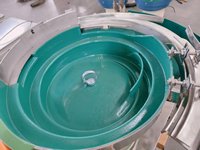 Machine d'emballage automatique à commande PLC haute vitesse pour kits de vis, boulons et écrous, avec comptage, remplissage et emballage en sachets plastiques