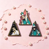 Broche en alliage en forme de personnage de dessin animé triangulaire, écusson décoratif pour vêtements, sacs à dos, sacs, accessoire cadeau