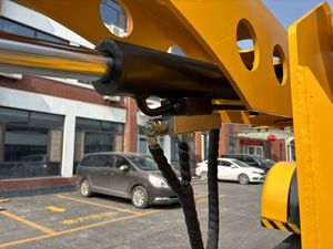 Kinerja tinggi Self-Propelled artikulating Boom Lift dengan tinggi 8.5m untuk pemeliharaan bangunan - Product Image 3