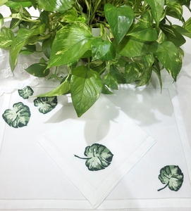 Ensemble de sets de table et serviettes en lin 100% brodé feuille de Monstera, blanc, avec ourlet en coton, lavable et réutilisable, vente en gros à prix abordable - Product Image 4