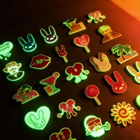 Accessoire de chaussure en caoutchouc lumineux DIY, motif lapin, cœur, fleur, pour chaussures à trous