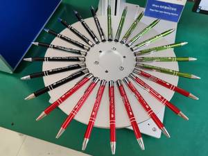 Máquina de Marcado Láser de Nuevo Estilo con Mesa Giratoria para Bolígrafos, Fácil de Operar para Pequeñas Empresas, Máquina de Grabado Láser - Product Image 4