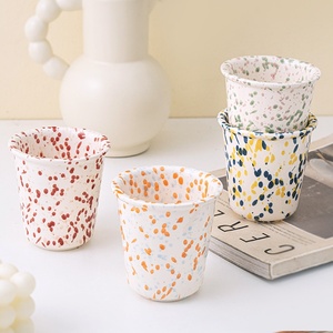 Tasse en céramique portable au design moderne sans poignée pour thé café jus lait - Product Image 1