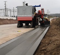 Crawler Self-propelled Curb Slipform Machine One-time Pouring Concrete Road Kerb Stone Machine