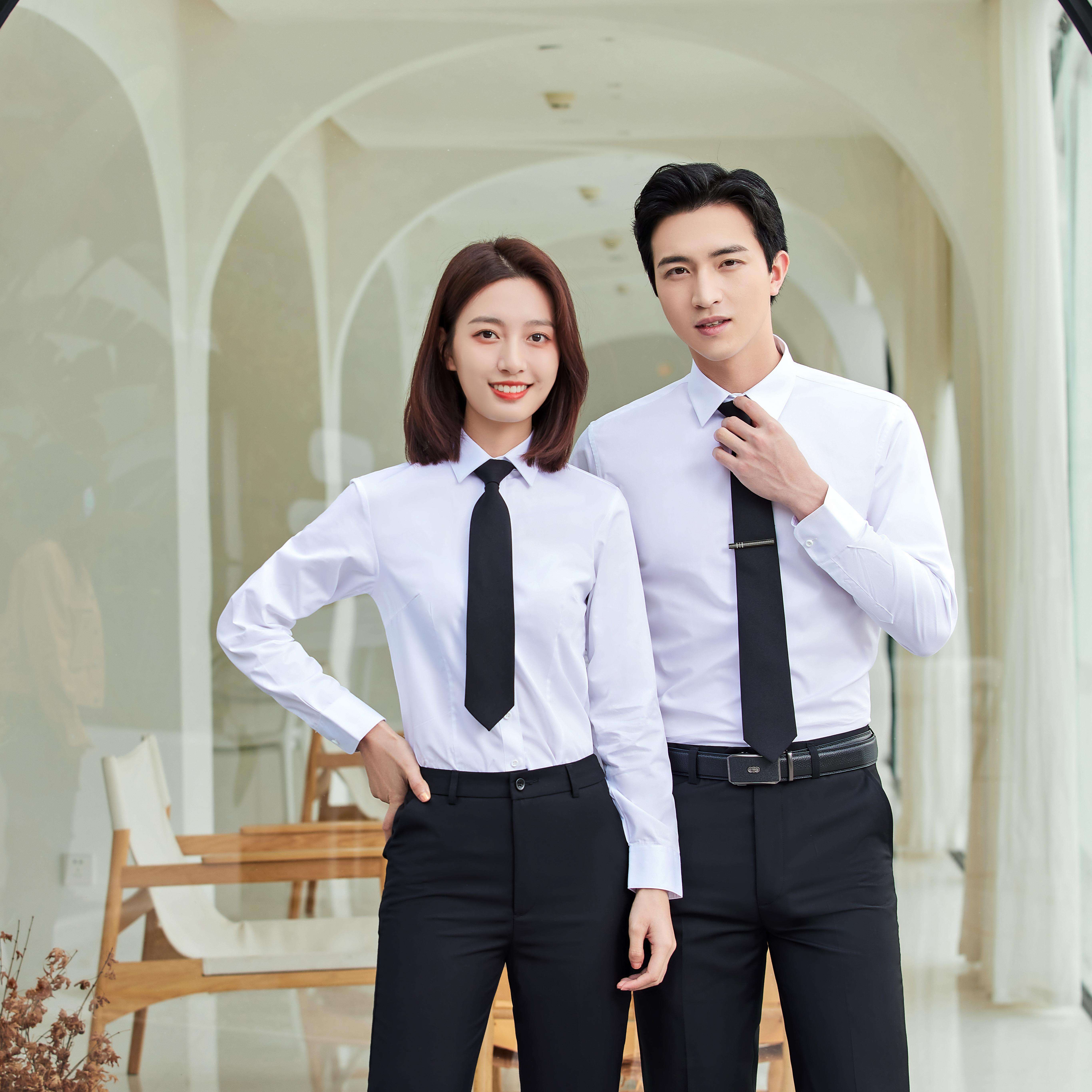 แขนยาวสีขาว