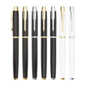 Bolígrafo de Lujo Parker Negro con Detalles Metálicos Dorados, Producción Rápida, con Clip de Flecha - Product Image 3