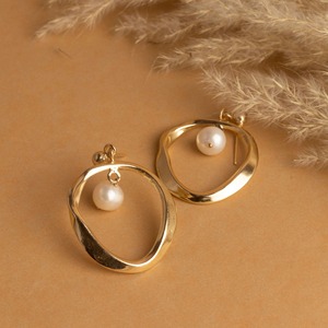 Pendientes Geométricos Chapados en Oro con Perla Natural, Joyería de Moda Vintage para Mujer - Product Image 6