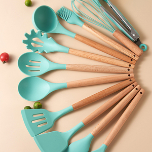 Juego de 19 utensilios de cocina de silicona con mango de madera, antiadherentes, con cuchillo y tabla de cortar. - Product Image 3