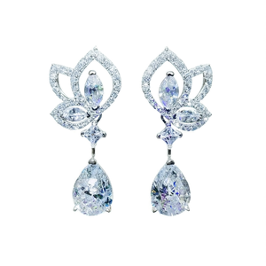 Orecchini in Oro Bianco E3551 con Diamanti Taglio a Pera Colore D Certificati GIA Gioielli di Lusso da Sposa per Donna - Product Image 1