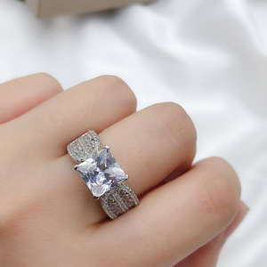 Anello da Sposa di Lusso con Zirconi Incastonati per Donne, Elegante Regalo di Nozze, Gioiello da Dito - Product Image 2