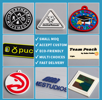 Autocollants personnalisés 3D de luxe en PVC souple, adhésif imperméable et réfléchissant, avec logo, écusson à coudre, badges rectangulaires en caoutchouc.