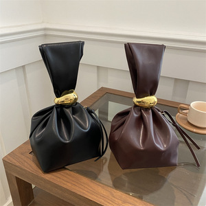 Sac seau pour femme en PU plissé rétro avec fermeture à glissière, grande capacité, design minimaliste chic, nouvelle arrivée - Product Image 1