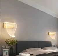 Applique murale LED moderne en acrylique torsadé, finition or noir, pour chambre à coucher, salon, couloir, décoration