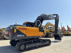 Excavadora de Orugas Hyundai R220-9s de 22t, Modelo 2023, con Motor y Rodamientos, Cucharón de 0.92m, 6 Meses de Garantía - Product Image 3
