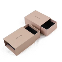 Boîte d'emballage en carton noir carré fait à la main avec Logo personnalisé, tiroir coulissant pour cadeaux, ornement en papier