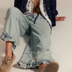 Jeans en denim délavé décontracté de haute qualité pour femme, coupe baggy à jambe large et ourlet volanté, idéal pour les vacances - Product Image 2