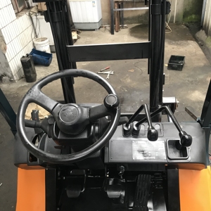 Used Toyota Japanese Mini 3 Ton Diesel <b>Forklift</b> with Engine for Report & Video Inspection for Sale - Product Image 3