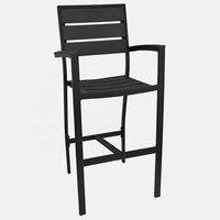 Ensemble de tables et chaises de restaurant toutes saisons, chaise de bar commerciale en aluminium, plastique et bois, tabouret de bar noir aspect teck avec accoudoirs