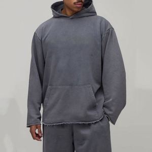 Conjunto de Sudadera con Capucha y Pantalones Deportivos Gris Lavado con Bajo Deshilachado Personalizado para Hombre - Product Image 3