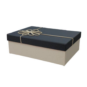 CAJA NEGRA/CREMA CON LAZO 23X17X7CM - Product Image 1