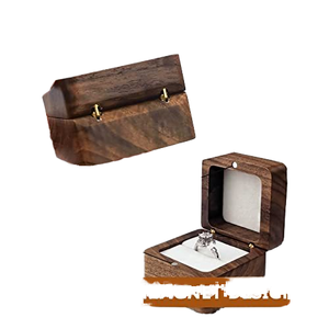 Scatola quadrata per matrimonio in legno con coperchio magnetico Mini confezione personalizzata per fidanzamento prezzo anello legno noce - Product Image 3