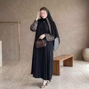 Vente en gros d'Abaya pour femmes, robe islamique turque de haute qualité, en soie satinée, à manches longues, faite à la main, avec des manches à volants - Product Image 3