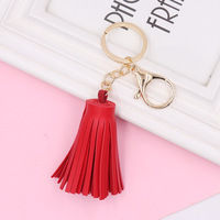 Porte-clés cerise en cuir sculpté, breloque de sac, porte-badge, accessoire de sac élégant, pendentif fleur, accessoire de voyage, contemporain