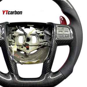 YTcarbon pour <span class=keywords><strong>Chrysler</strong></span> <span class=keywords><strong>200</strong></span> 300 200C 300C TC Pièces automobiles Accessoires intérieurs de voiture Volant personnalisé en cuir et fibre de carbone véritable - Product Image 3