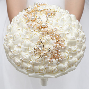 ช่อดอกไม้งานแต่งงานคุณภาพสูงขายส่ง ประดับด้วยริบบิ้นผ้าซาติน ลูกปัด และดอกกุหลาบโฟม สำหรับตกแต่งงานแต่งงาน - Product Image 1