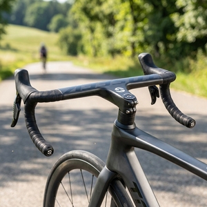 <span class=keywords><strong>TOSEEK</strong></span> 28.6mm 碳纤维碎石公路自行车车把 -8 °   车把角度 120mm，下降高度 98mm，内部走线，航空竞赛级 - Product Image 1