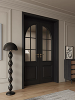 Porte en bois à charnières de style médiéval, peinture noire, lignes profondes, style Mid-Century, double porte avec verre dépoli et ligne arquée