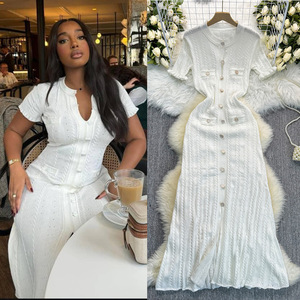 Robe élégante en tricot blanc avec jupe plissée Chic Stylisée pour toutes les <span class=keywords><strong>occasions</strong></span> Robes Vêtements pour femmes - Product Image 4