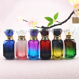 Vente en gros de flacons de parfum en verre dégradé de luxe de 30 ml et 50 ml, flacons de parfum portables pour le voyage - Product Image 1