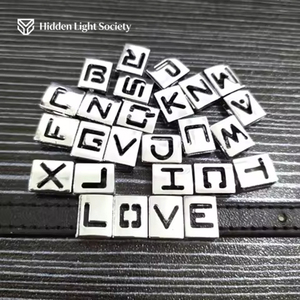 Letras deslizantes huecas de aleación con orificio de 8mm, abalorios del alfabeto A-Z, compatibles con pulseras, collares, llaveros y cinturones de 8mm, joyería DIY para mujeres y niños, regalo - Product Image 3