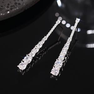 Boucles d'oreilles en cristal blanc champagne pour femmes, bijoux de mariage de luxe en argent 925 avec serti à griffes en forme de goutte d'eau - Product Image 4