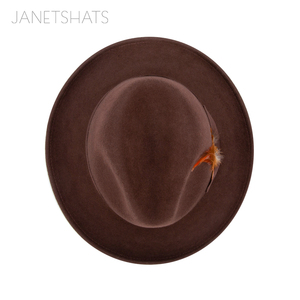 بطانات بنج بنية مخصصة قبعة ساتان سادة للذكور من الداخل قبعة جاز كلاسيكية حافة بخيل مجعدة مع ريشة بعقدة فراشية - Product Image 5