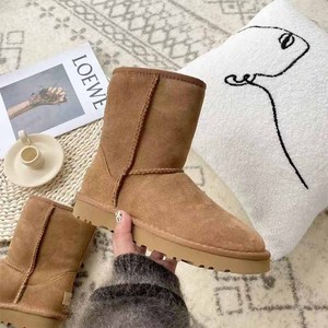 Vente en <span class=keywords><strong>gros</strong></span> 2025 Hiver <span class=keywords><strong>Bottes</strong></span> de neige doublées de fourrure pour femmes Design classique <span class=keywords><strong>Bottes</strong></span> <span class=keywords><strong>hautes</strong></span> isolées épaisses et chaudes en laine et coton - Product Image 2