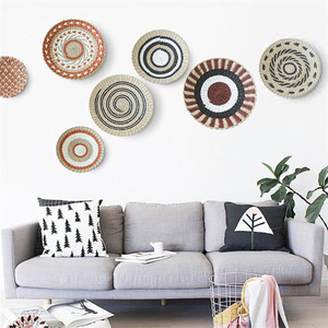 Oneup — panier africain rond noir, lot de décorative tissée en jonc de mer, haut de gamme, bon marché, plaque à suspendre, bleu, 2022 - Product Image 1