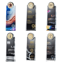 2023 Copa de trofeo de cristal de madera deportiva sólida personalizada, medalla y placas de trofeo de campeonato nuevo diseño elegante trofeo de corona de cristal de Metal