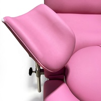 Chaise d'examen gynécologique électrique de clinique, lits gynécologiques de couleur rose, 3 moteurs avec roues lit d'examen gynécologique