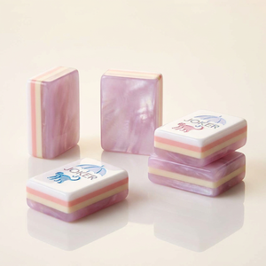 Offre Spéciale Jeu de 160 tuiles de mahjong américaines rouges gravées, en acrylique, à 4 couches, pliable et automatique; cadeau de soirée jeux en famille ou de vacances - Product Image 3