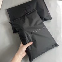 Sacs en polyéthylène noirs mats personnalisés en gros avec fermeture éclair pour emballage de sweats à capuche, pochettes en plastique avec fermeture éclair imprimées avec logo personnalisé