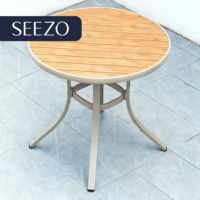 Ensemble de table à manger d'extérieur moderne de luxe en alliage d'aluminium léger et bois composite, résistant aux intempéries, pour villa
