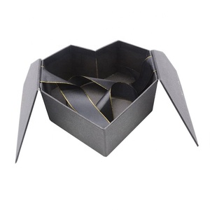 Caja de regalo personalizada en color negro, plateado y rosa, con forma de corazón, bonita bufanda, diadema, cajas de regalo - Product Image 1