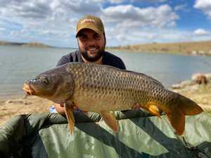 قارب طعم صيد T888 مزود بنظام تحديد المواقع GPS به جزامات مزدوجة مزودة ببطارية مزدوجة قارب طعم يمكن التحكم به عن بعد 500 متر - Product Image 4