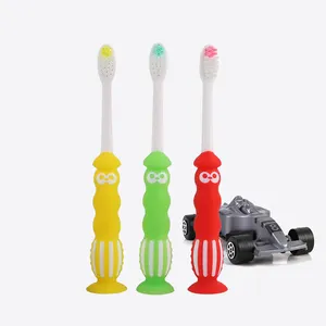 新款流行可爱儿童牙刷配汽车玩具