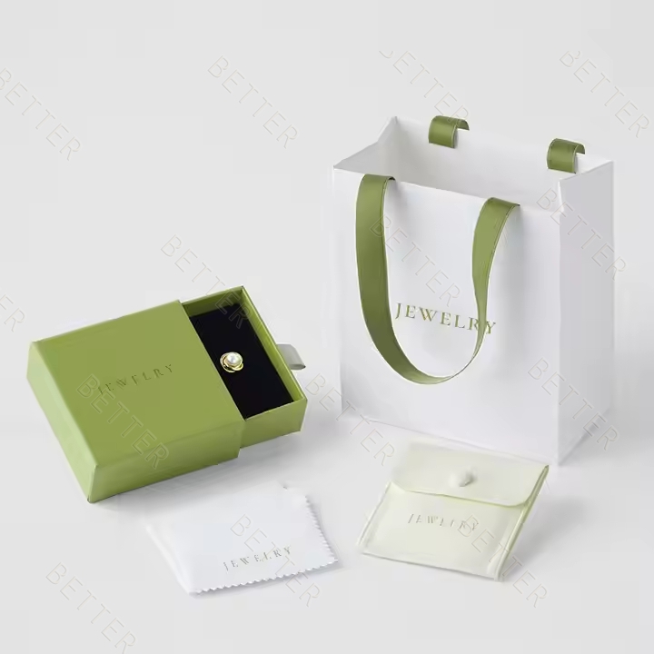 custom jewelry packaging with logo