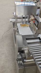 Máquina Automática para Hacer Empanadas de Gran Capacidad con Motor y 220V, 4 Juegos de Cortadores Personalizados para Uso en Restaurantes y Fábricas - Product Image 2